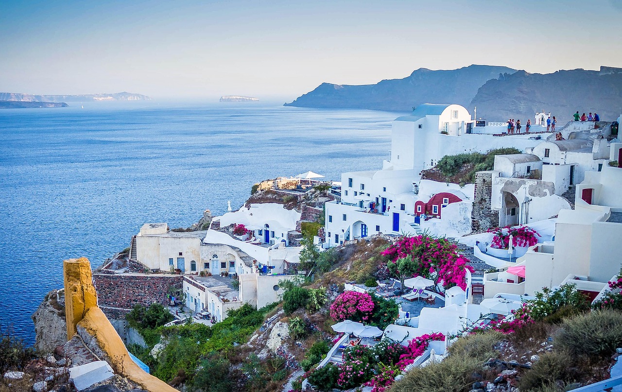 Middellandse Zee-cruise met Santorini-wandkunst.