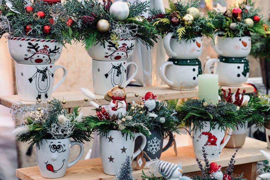 Kerstkrans gemaakt van cactussen en vetplanten.
